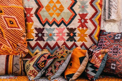 cushions-on-street-market-GCT